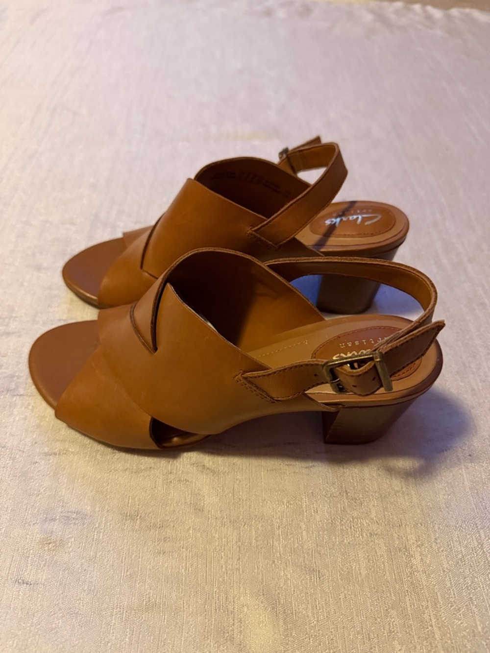 Clarks Women's Brown Leather Crisscross Slingback Sandal Heels - Picture 2 of 6